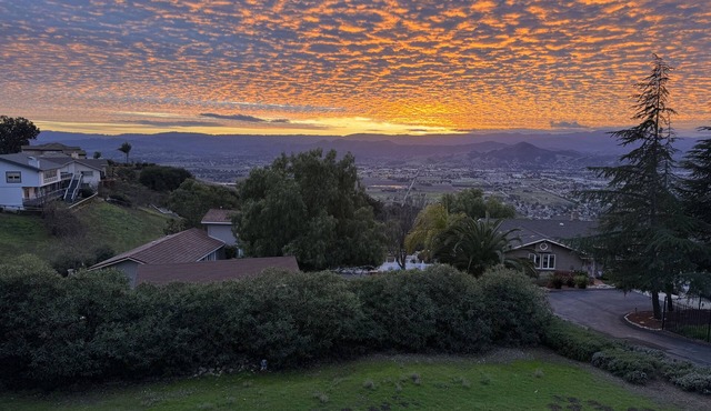 Morgan Hill Gem: Spacious 2-BR with stunning view, family and pet friendly.