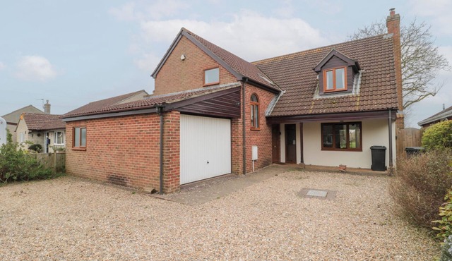 MORGAN HOUSE, pet friendly, country holiday cottage in Middlezoy