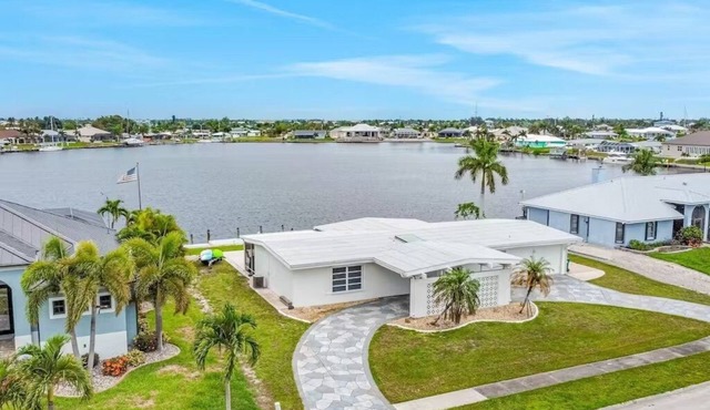 Morgan Lake House: Clean and Open Floorplan with Stunning Views