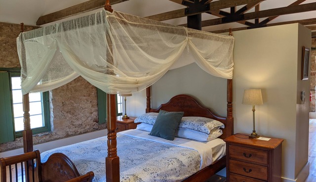 Morialta Barns - The Loft - Unique Heritage Accommodation