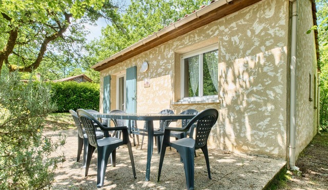 Morille - Family House with Shared Heated Pool in the Heart of the Périgord Noir