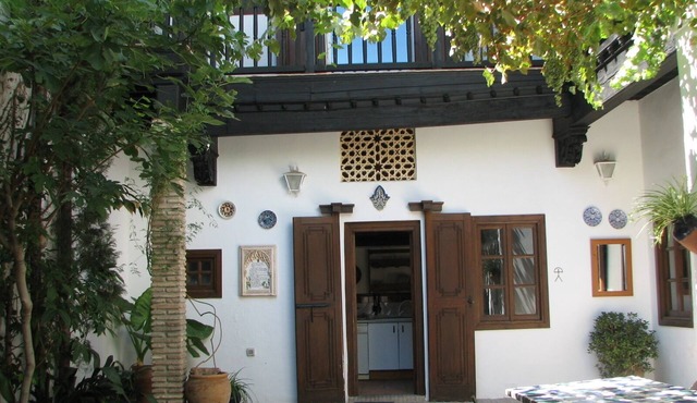 MORISCA DE LA LUNA HOUSE IN GRANADA. PATIO AND GARDEN.