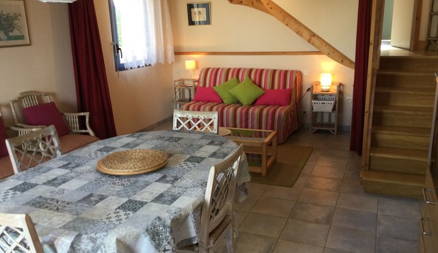 Morlaix, cottage in a rural setting and relaxing 8km from the sea