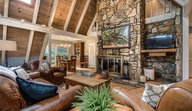 Morning Fog - Cozy A-Frame with Private Pond!