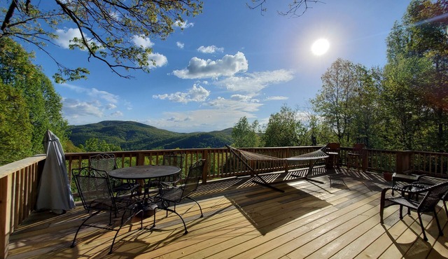 Morning Glory Cottage - Amazing Mountain Views with Total Privacy!