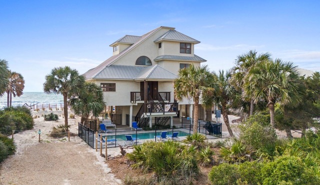 Morning Glory: Beachfront, Private Pool, Hot Tub, In the Plantation