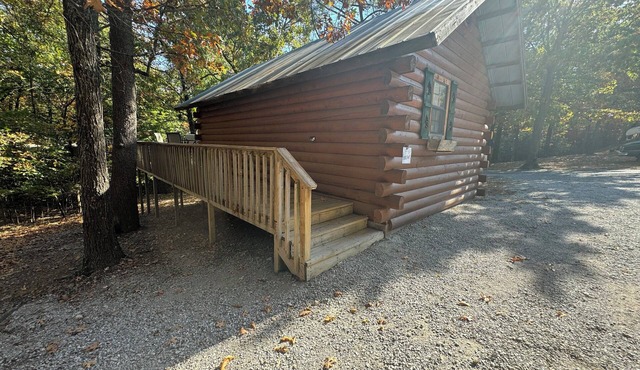 Morning Star ROMANTIC Log Cabin in the woods. Hot Tub & Wood Burning Fire Place.