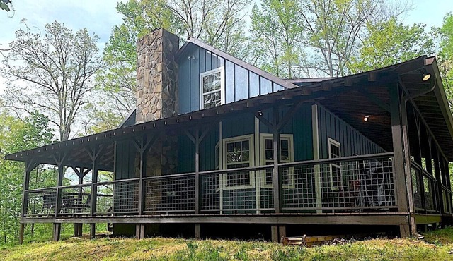 Morning Star,Rustic Upscale Cabin wonderland in the forest, Fence-in Yard