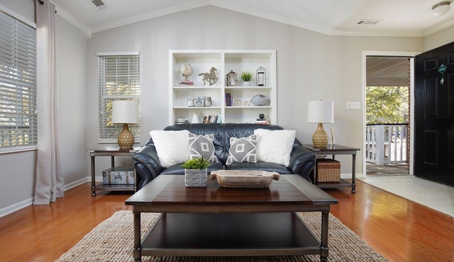 Morning Sun Escape- 3 Bedrooms, King Beds, Balcony