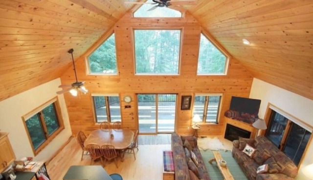 Morning View chalet lake home on Pear Lake