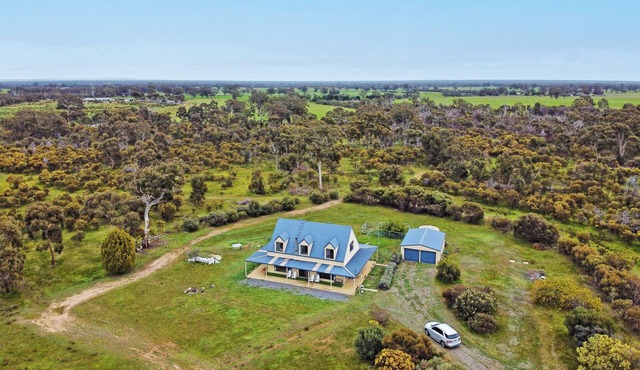 Morningside farm house with Mountain views.