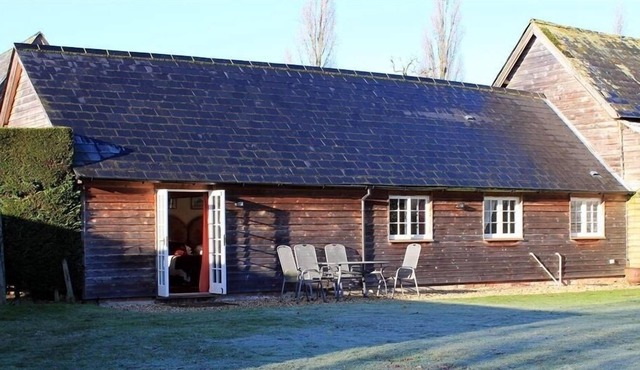 MORNINGSIDE, pet friendly, character holiday cottage in Romsey