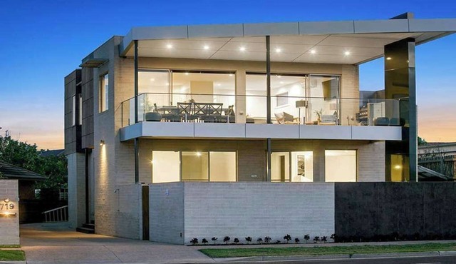 Mornington Esplanade Beachfront & Spa By Ready Set Stay