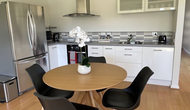 Mornington guesthouse- 8 minutes from the beach!