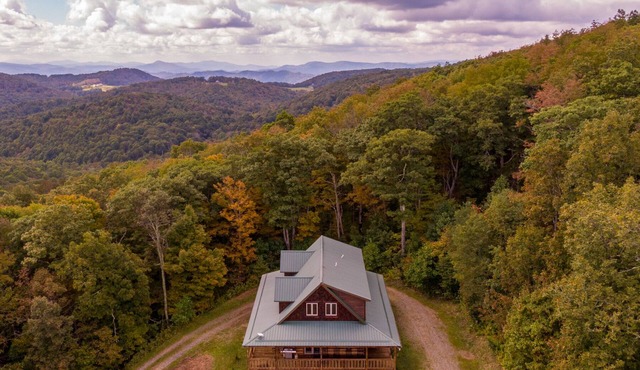 Morris Cabin- Cedar log cabin with hot tub, dog friendly, mountain views