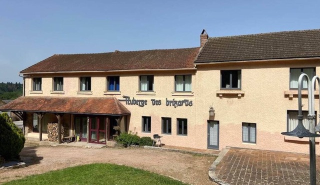 Morvan, Ancienne Auberge des Brizards. Fishing and nature.