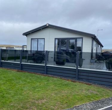 Morwenna Lodge - Waves of the Ocean