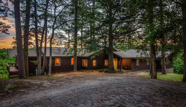 Morwood House - Hot Tub and Large Game Room on 15+ Private Acres