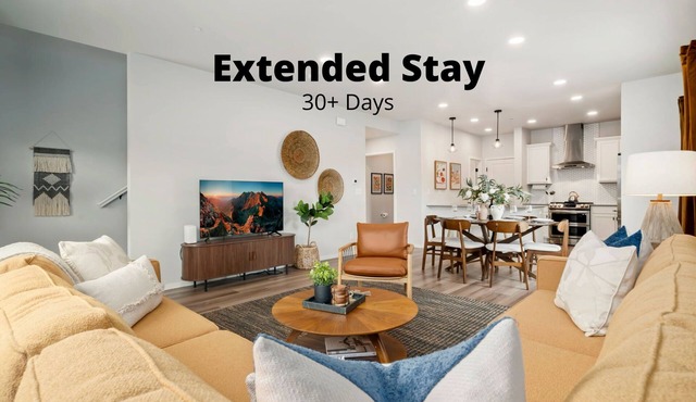 Mosaic Modern | Dog Friendly, Pool + King Suite