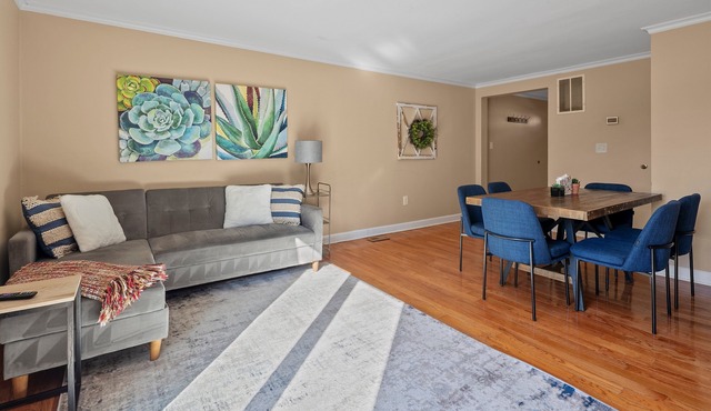 MosbeyDistrict: Cozy Townhome Near DC