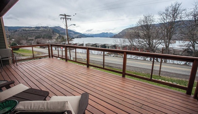 Mosier River View- 2 Bedrooms, 1.5 Bathrooms - Sweeping Panoramas