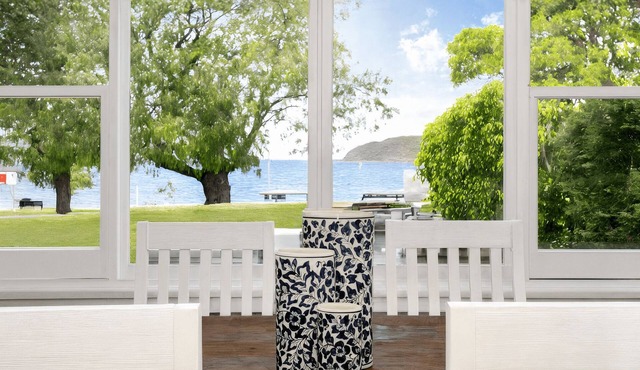 Mosman - BALO1 - The Esplanade - Stylish 2BR Beachfront Apartment Steps from Balmoral Sand