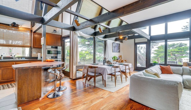 Moss Beach Oceanfront Retreat ~ 20 Mi to San Fran!