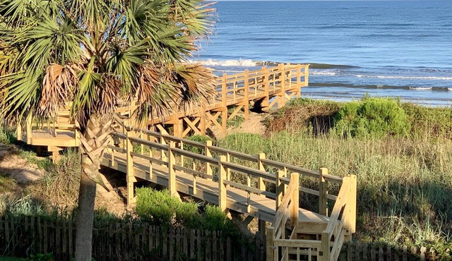 Moss Landing-Luxury Oceanfront Getaway on Crystal Beach, TX
