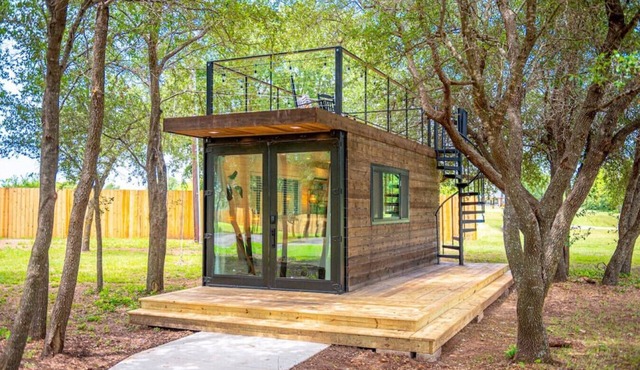 Moss Oak - Container Home Near Magnolia and Baylor