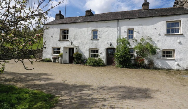 MOSS SIDE FARM COTTAGE, pet friendly in Broughton-In-Furness