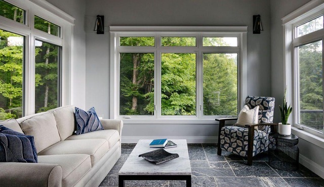 Mossrock Retreat - Stunning New Luxury Cottage & Hot Tub on Redstone Lake