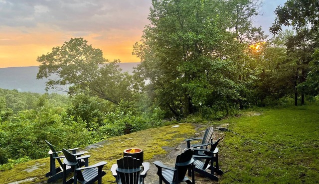 Mossy Falls Cabin | Outdoor Hot Tub & Fire Pit!