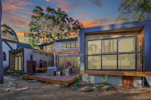 Mossy Green Door MTB stay minutes to Mogo Trails