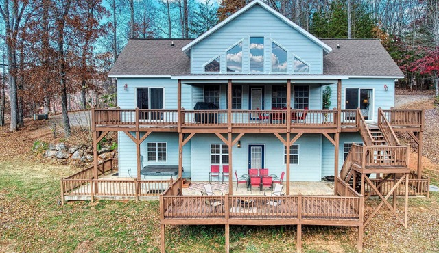Mossy Oaks Lodge -Fireplace-Firepit
