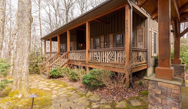 Mossy Path Hideaway - Blowing Rock area home with easy access and ping pong!