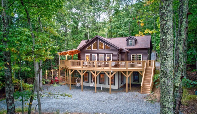 Mossy Rock Retreat - hot tub, views, Beech Mountain Club access for fee