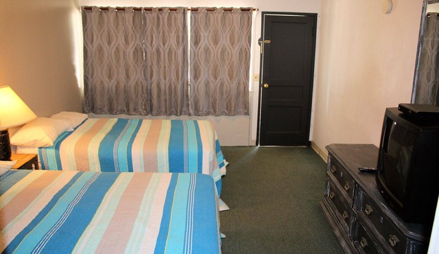 Motel #12 at Lynnhurst Resort - Jet Ski Rentals on Site!
