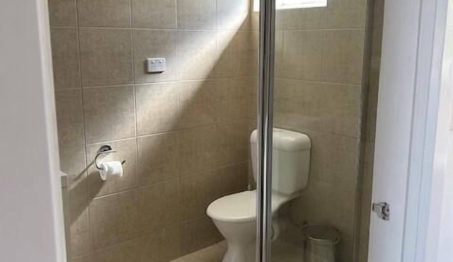 MOTEL 4T - Queen bed, 1 single, 1 trundle