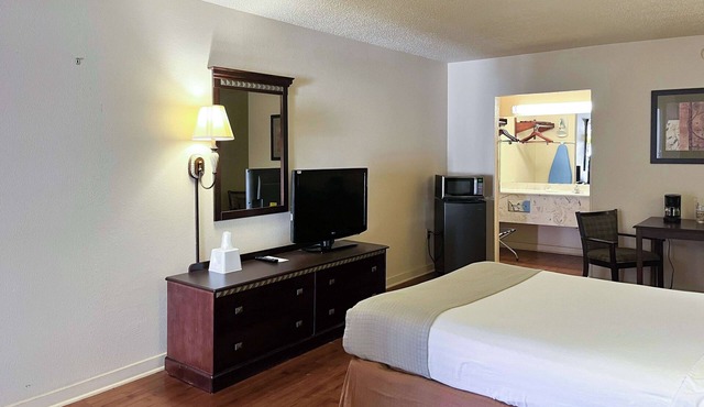 Motel 6 Abbeville, AL