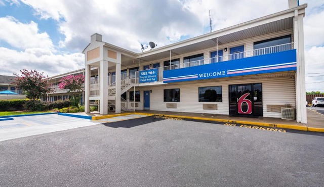 Motel 6-Anniston, AL