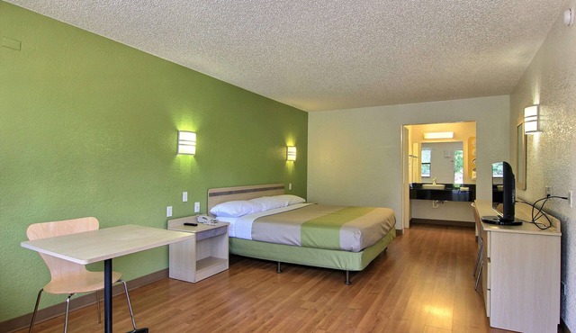 Motel 6 Austin, TX - Central Downtown UT