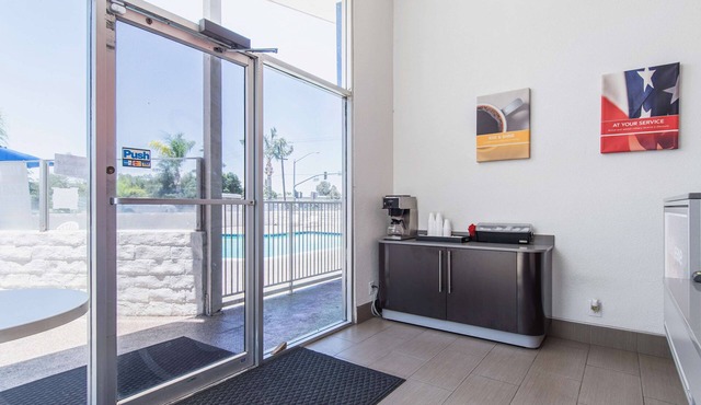Motel 6 Bakersfield, CA - Central