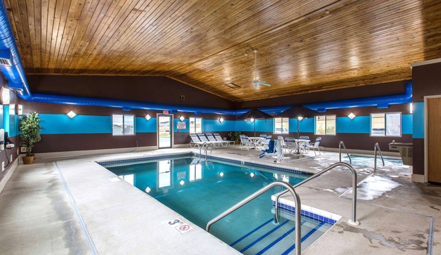 Motel 6 Baraboo, WI - Lake Delton