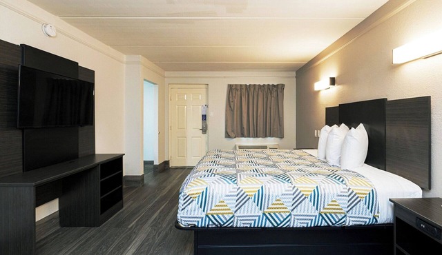 Motel 6 Baytown, TX - Garth Rd