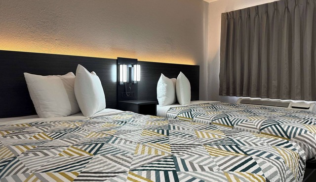 Motel 6 Bradenton, FL