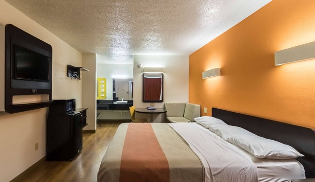 Motel 6 Crawfordsville, IN