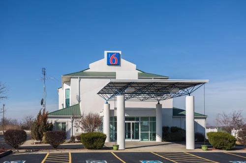 Motel 6 Dale, Indiana Near Holiday World and Splashing safari#Central Time #I64 Highway