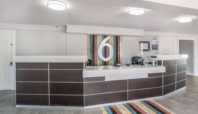 Motel 6 Dallas, TX - Market Center