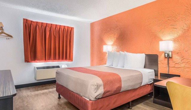 Motel 6 Elk Grove Village, IL