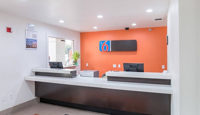 Motel 6 Grand Prairie, TX - Near Six Flags Drive